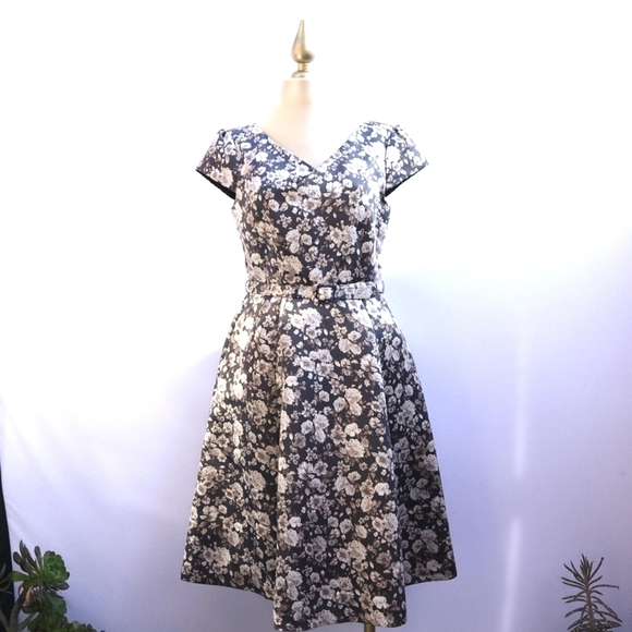 Gorgeous GAL MEETS GLAM Size 8 Elle Duchess Satin Cocktail Dress Floral Prints - Picture 1 of 11